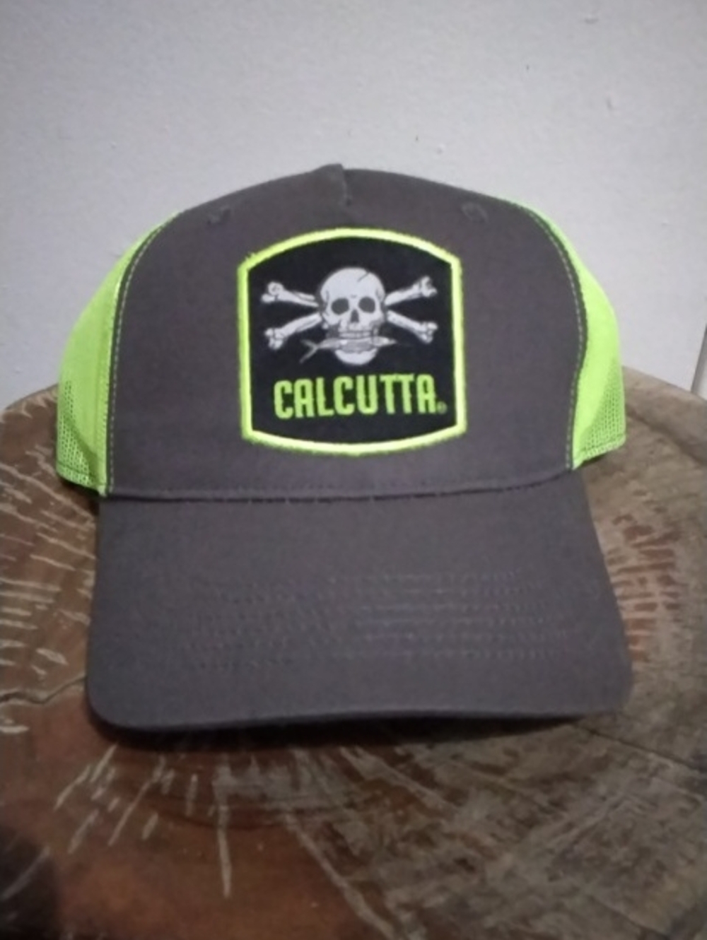 Calcutta Men’s Gray & Neon Green Skull Patch Trucker Hat Snapback